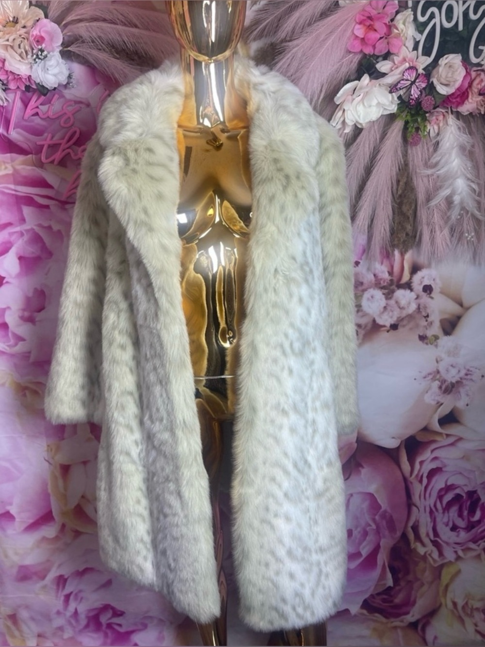 Luxury Women's Cream Faux Fur Coat / S